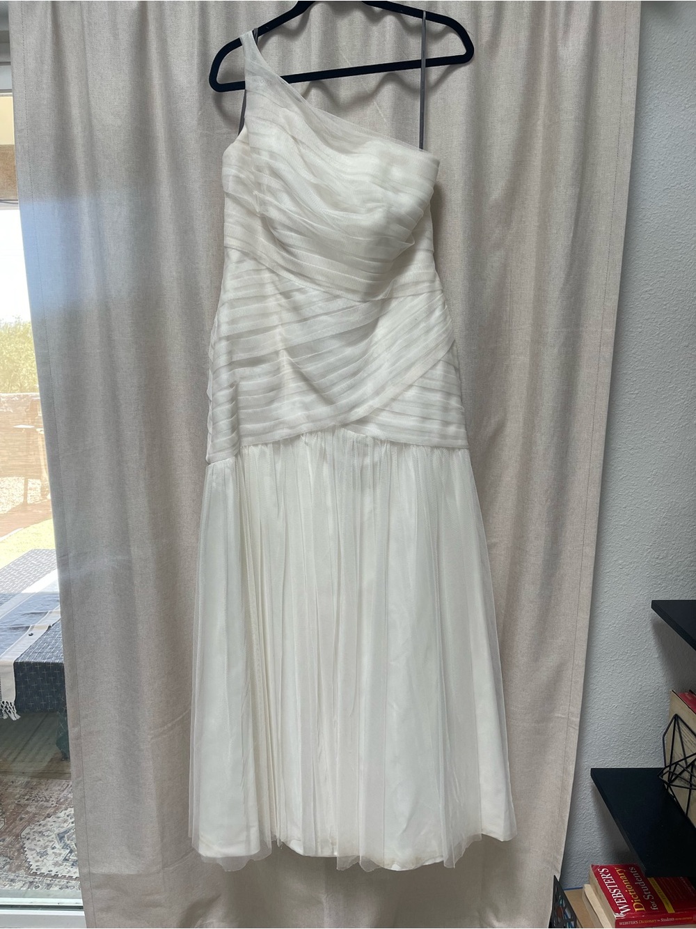 White by Vera Wang One-Shoulder Wedding Dress Size 14 Ivory Tulle